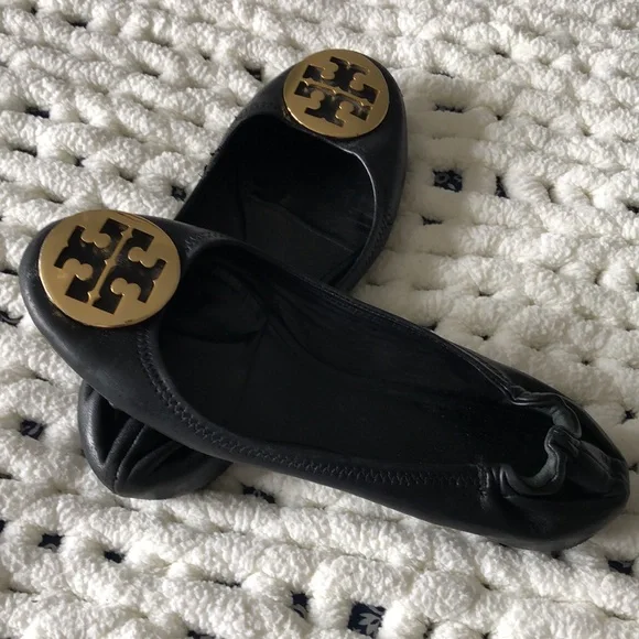 Tory Burch Reva ballet flats. Gold medallion. Black leather. Size 8 1/2.EUC - Picture 4 of 6